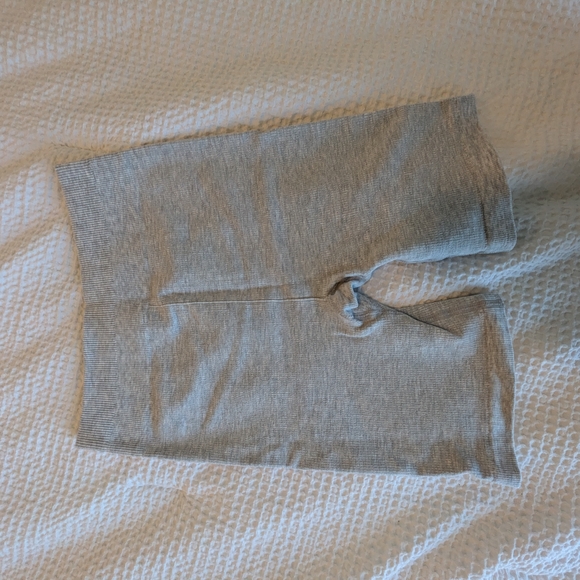 Fabletics Ribbed Bike Shorts - Picture 3 of 3
